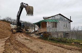 Bolu’da kaçak yapılar yıkılıyor