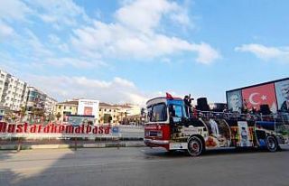 Boş kalan sokaklar mehter marşlarıyla yankılandı