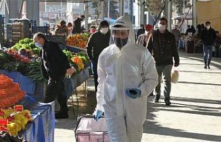 Böyle tedbir görülmedi, tulumla pazara girdi