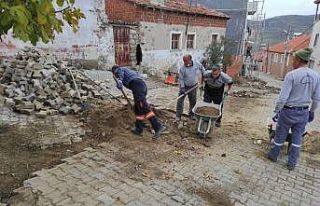 Burhaniye’de kırsal mahallede sokaklar yenileniyor