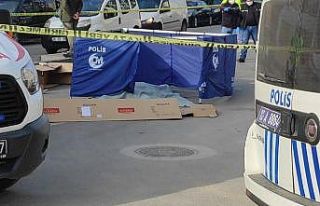 Bursa’da karşıdan karşıya geçmek isteyen yaşlı...