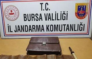 Bursa’da tarihi eser kitabı jandarmaya satarken...
