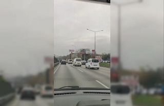 Bursa’da trafikte makas atan sürücüler araç...