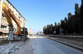 Büyükakın, Karamürsel’deki yol yapım çalışmalarını...