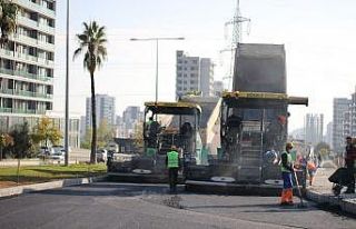 Büyükşehir Belediyesi ekipleri 27 noktada yol çalışması...