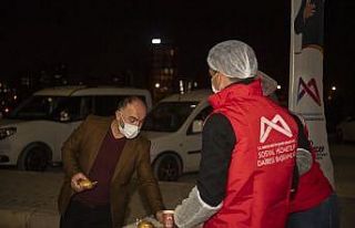 Büyükşehir Belediyesi, hastane önlerinde çorba...
