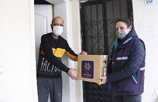 Büyükşehir’den zor durumda kalan esnafa gıda...