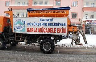 Büyükşehir’in 125 araç ve 273 personeli karla...