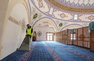 Büyükşehir’in Covıd-19’a karşı temizlik...