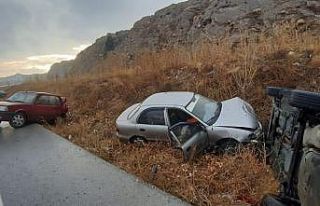 Buzlanan yolda 11 araçlık zincirleme kaza