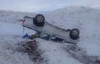 Buzlanan yollar kazaya neden oldu