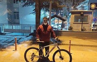 Çaldığı bisikleti internetten satmaya kalkan şahıs...
