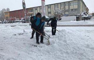 Çaldıran’da karla mücadele çalışması