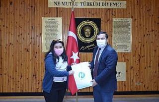 Çamlıyayla’da öğrencilere tablet dağıtıldı