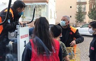 Canından önce muhabbet kuşunu düşündü