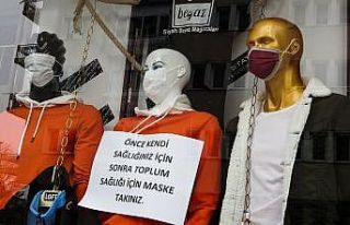 Cansız mankene maskeli Covid-19 önlemi