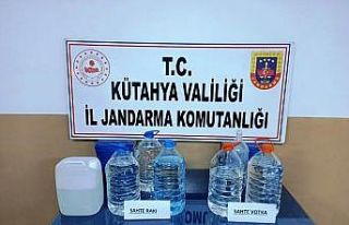 Çay ocaklarında sahte içki satan şahıs yakalandı