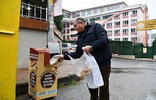 Çayırova’da bayat ekmekler sokak hayvanlarına...