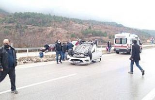 Cenaze yolunda kaza: 2 yaralı