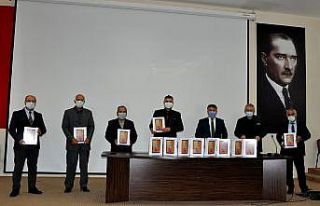 Çeşme’de uzaktan eğitime tablet desteği sürüyor