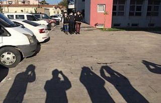 Cezaevindeki arkadaşlarına para göndermek için...
