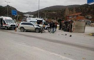 Cip ile kamyonet çarpıştı: 2 yaralı