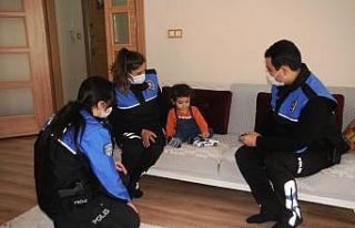 Cizre polisinden engelli çocuklara anlamlı ziyaret