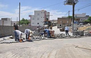 Cizre’de kilitli parke taşı döşeme çalışmaları...
