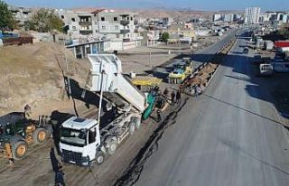 Cizre’de yol yapım çalışmaları devam ediyor