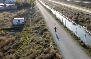 Çocuk drone’dan korkup kaçtı