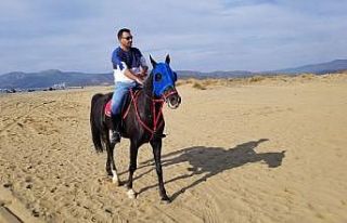 Çocukluk hayalini 40 yıl sonra gerçeğe çevirdi