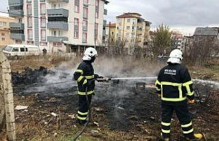 Çöp konteynırı önüne dökülen soba külü yangına...