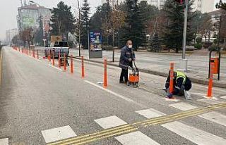Çorum’da gazi caddesine bisiklet yolu yapıyor