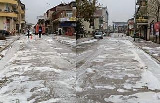 Cumayeri Belediyesi cadde ve sokakları köpüklü...