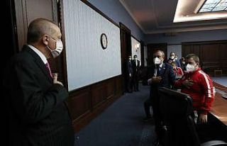 Cumhurbaşkanı Erdoğan, engelli vatandaşlarla bir...