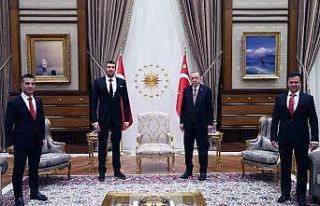 Cumhurbaşkanı Erdoğan, milli yüzücü Emre Sakçı‘yı...