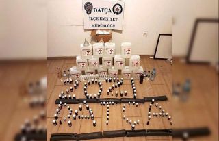 Datça’da polisler kaçak içkiye geçit vermiyor