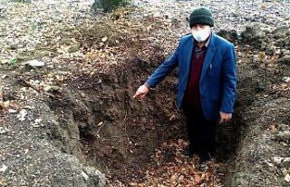 Define avcıları 150 yıllık mezarı talan etti
