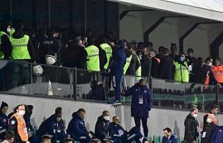 Denizlispor-Fenerbahçe maçında yöneticiler arasında...