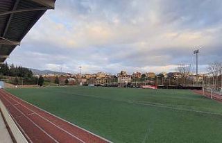 Derince Stadyumu’nun çim sahası yenileniyor