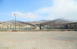 Develi’de hayvan pazarının üstünün kapanma...