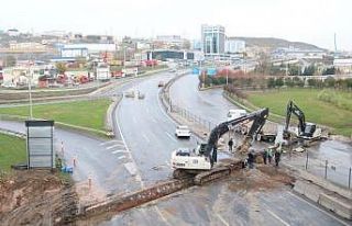 Dilovası Batı Kavşağı’na yağmur hattı döşendi