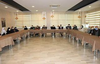 Diyarbakır anneleri kısıtlamaya rağmen eylemlerini...