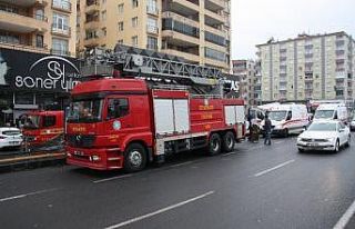 Diyarbakır’da gelinlikçide korkutan yangın: 1’i...