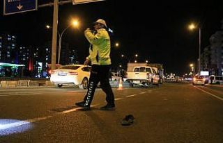 Diyarbakır’da kazaya giden polise otomobil çarptı:...