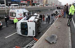 Diyarbakır’da yolcu minibüsü alt geçide uçtu:...