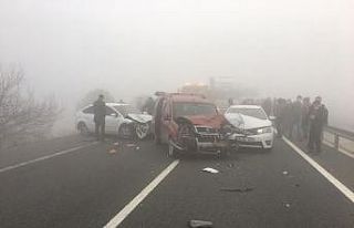 Dokuz araçlı zincirleme kazada 2 kişi yaralandı