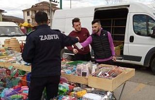 Düzce’de pazaryerlerinde maske mesafe denetimi