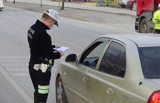 Ehliyetsiz sürücünün otomobili bağlandı, ortada...