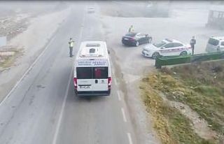 Ehliyetsiz sürücüyü jandarma drone ile havadan...